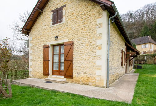 In the Vézère Valley, an old tobacco drying shed renovated to accommodate...