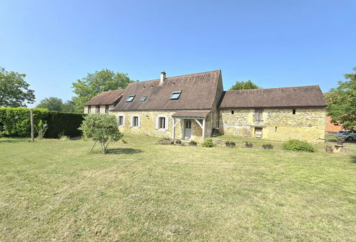 House in a perfectly quiet location with a beautiful view and close to all...