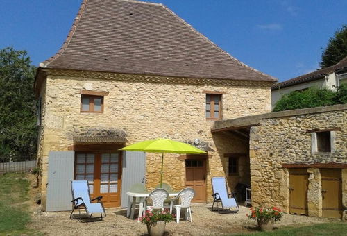 Stay in all simplicity in this welcoming town. The place is ideal...