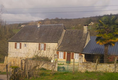 Very large and above all very quiet cottage, with a beautiful lawn behind the...