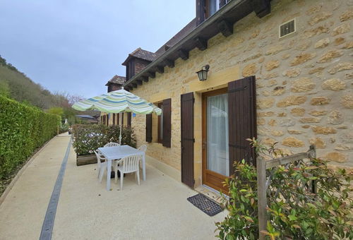 To choose for its proximity to the Dordogne and outdoor activities -...