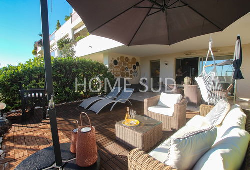 Superbe terrasse avec vue mer pour vos vacances à Cannes!