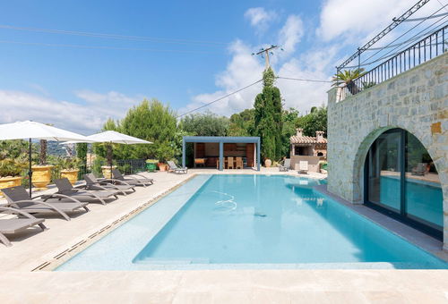 Le luxe discret rencontre  méditerranéen. Votre coin de paradis avec piscine...