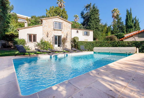 Location vacances Cannes : Sur Cannes, à 2 km du Palais des Festivals et de...