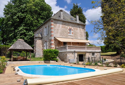 House of 225 m2, 5 bedrooms Living room-dining room, kitchen 2 bathrooms...