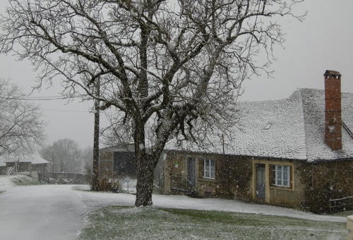 Old house beautifully restored at the end of a dead end next to the farm...