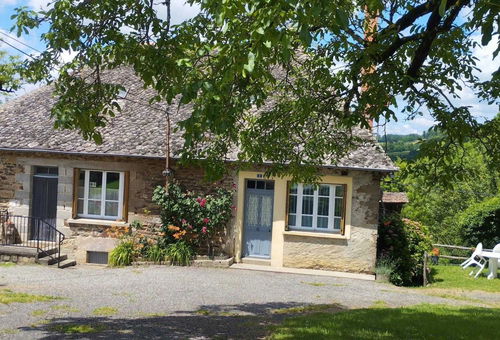 Old house beautifully restored at the end of a dead end next to the farm...