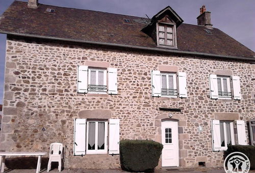 Independent gîte, located at an altitude of 750m, 13 km from Eygurande...