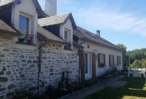 The cottage is composed of: On the ground floor: Living room with fitted...