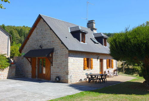 In the heart of the Millevaches regional natural park in Limousin, house...