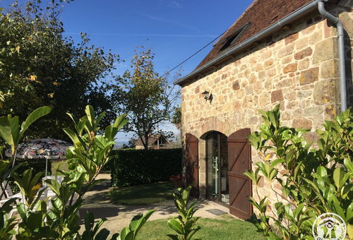 Tourist tax: €0.90/day/adult Independent house on a plot of land...