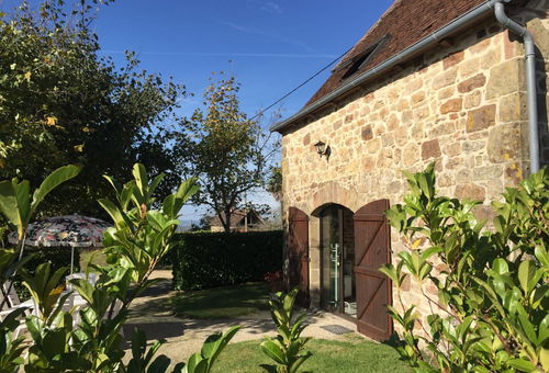 Tourist tax: €0.90/day/adult Independent house on a plot of land...