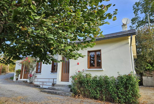 This cottage for 4 people has a living room with TV, a kitchen...