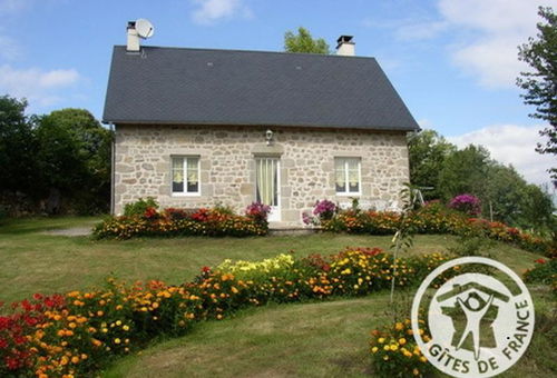 The cottage is composed of: On the same level: A living room with kitchen...