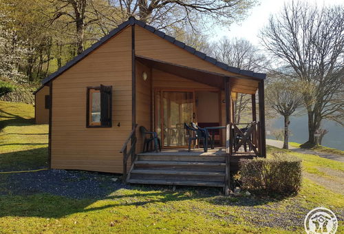 Das Dorf Spontour liegt 9 km von Soursac entfernt am Ufer der Dordogne.