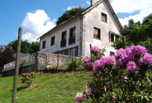 LAYOUT: - 1 bedroom: 1 double bed, 1 single bed &quot;&quot;