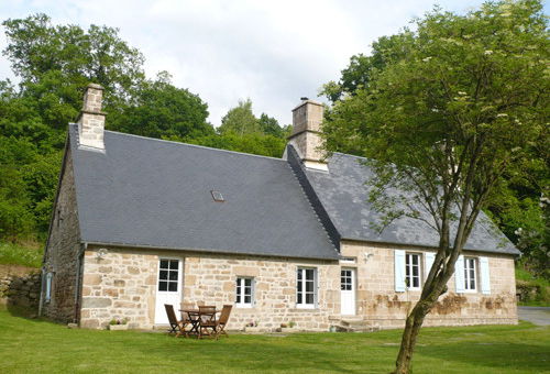 The cottage is composed of: On the same level: A large living room with...