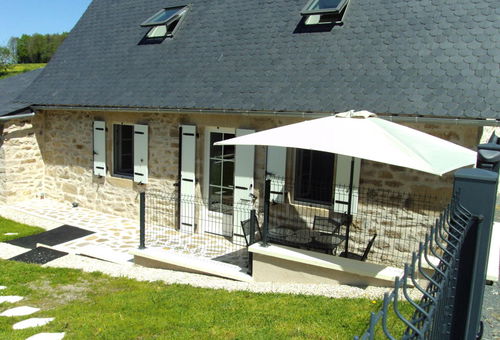 The gîte &quot;La maison de Thienot&quot; is composed of: On the ground...