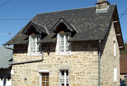 On the ground floor a living room with lounge/dining room and fitted kitchen...