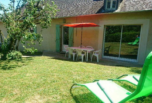 Charming house completely renovated, the interior is new and decorated with...