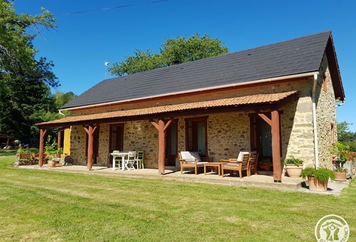 The house is composed on the ground floor: the kitchen, a bedroom...