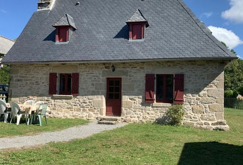 Independent gîte with, on the ground floor, 1 living room with lounge area...