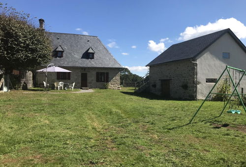 Independent gîte with, on the ground floor, 1 living room with lounge area...