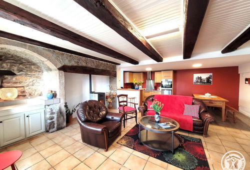 Located in the Dordogne valley, on the borders of Corrèze and...