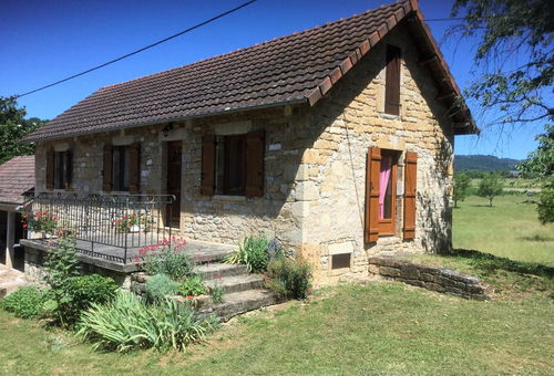 2 bedrooms (1 double bed, 2 single beds), living room with seating area...