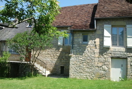 Gîte located in the heart of Saint Robert and in the southwest of Corrèze...