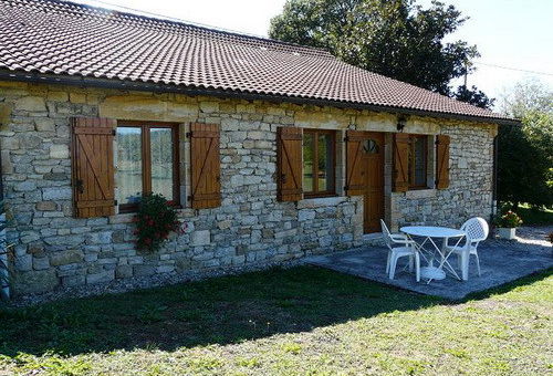 1 bedroom (1 double bed), kitchen, small freezer, washing machine, corner...