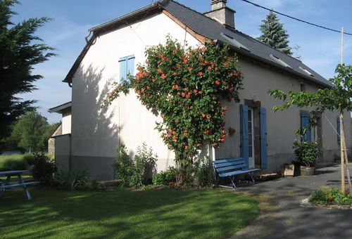 The house is composed of: On the ground floor: A comfortable living room, a...
