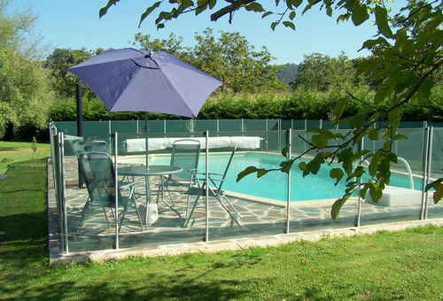 The cottage is composed of: Upstairs: a living room with kitchen, living room...
