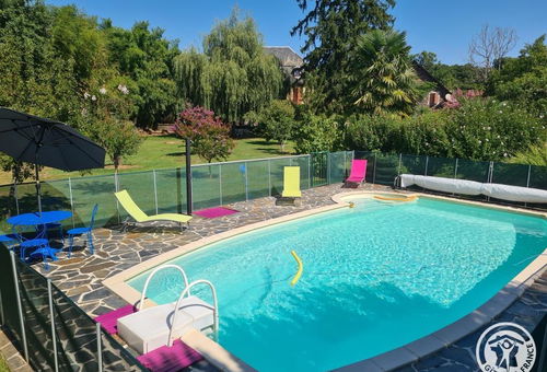 The cottage is composed of: Upstairs: a living room with kitchen, living room...