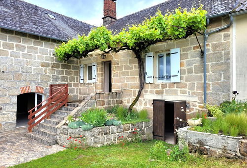 Jugeals de Nazareth is located in the department of Corrèze in the Region...