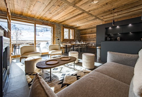 Ski in and out at the foot for this duplex apartment with spacious terrace...