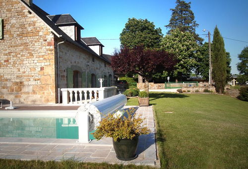 Swimming pool dimensions 8m x 4m - depth 0.70 to 1.60m - with sun loungers,...