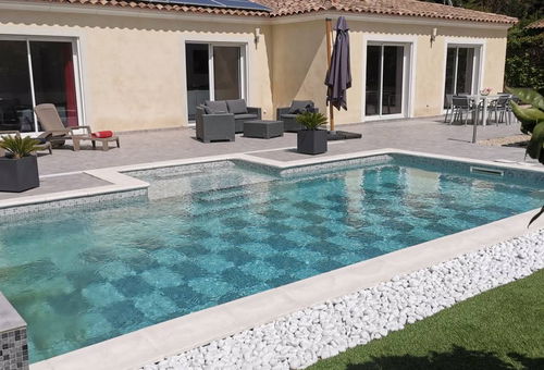 In Vence, 5 km from Saint-Paul,, in a residential area, beautiful...
