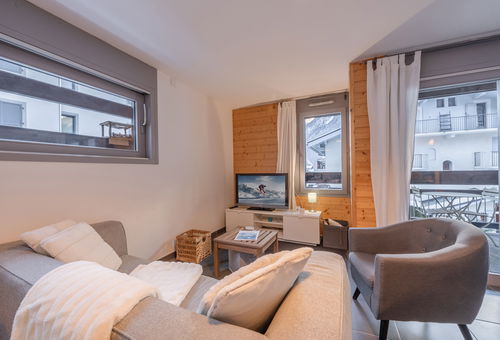 This spacious apartment a stone's throw from the Montenvers station and the...