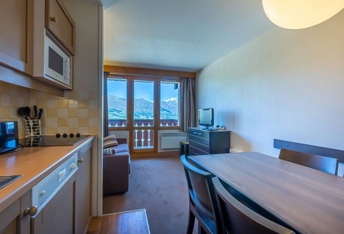 Well-maintained, functional and fully-equipped flat. Its balcony offers views...