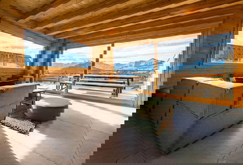 The PEAk Lodge chalet is composed of two apartments up to 14 guests each :...