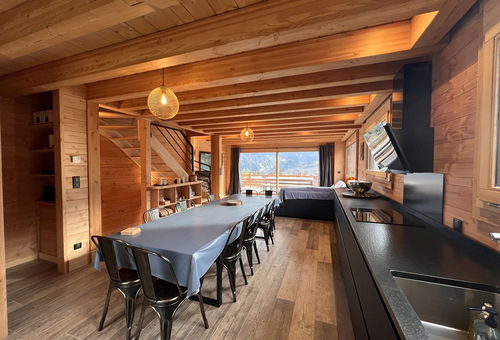 The PEAk Lodge chalet is composed of two apartments up to 14 guests each :...