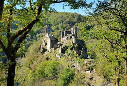 In the heart of nature for a few days, a week or more, find your refuge...