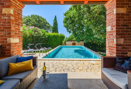Villa Hrast Bacva with Pool in Višnjan, Istria