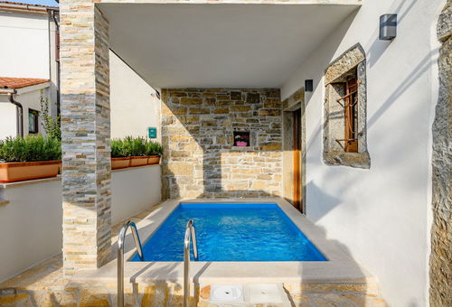 Casa Piccola Leona with pool in Groznjan