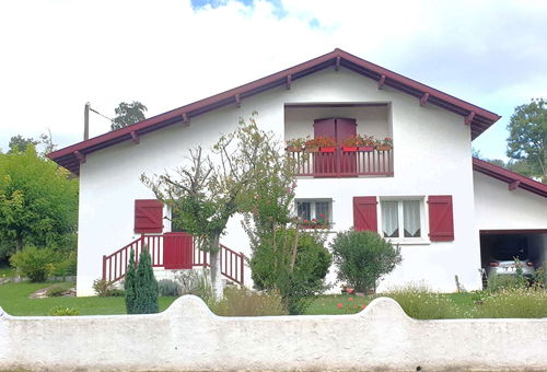 House in the countryside and 15 minutes from the main towns on the coast