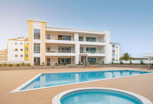 Edifício Adega: Near the Marina, City Center and Beach