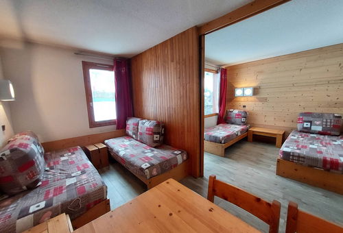 Located in the centre of the resort, this sunny studio faces the...