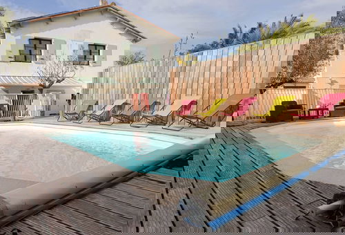 Villa with swimming pool close to the cycle paths