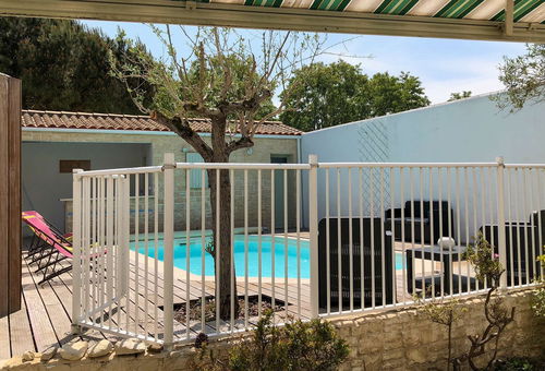 Villa with swimming pool close to the cycle paths